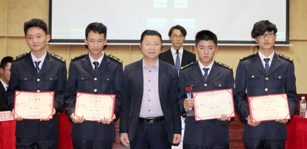第一名颁奖.jpg